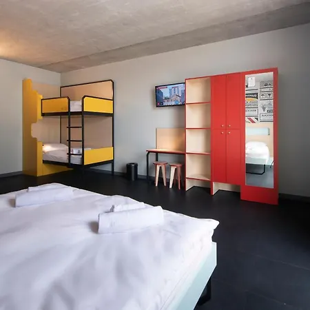 Meininger Gare Saint-jean Hotel