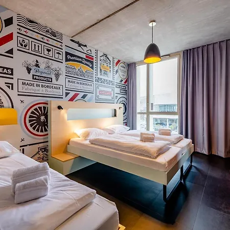 Meininger Gare Saint-jean Hotel