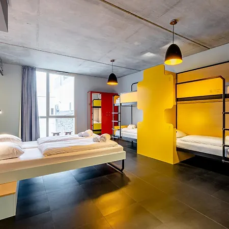Meininger Gare Saint-jean Hotell 2*