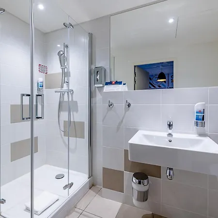 Hotel Meininger Gare Saint-jean 2*