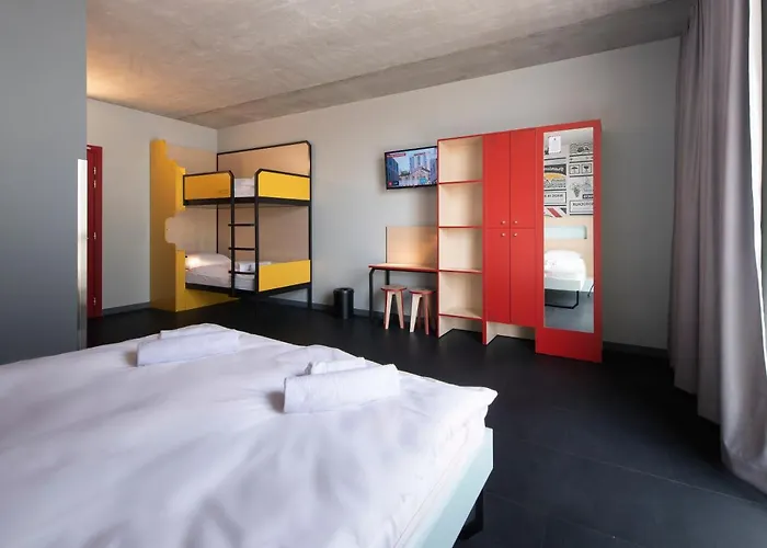 Meininger Gare Saint-jean Hotel