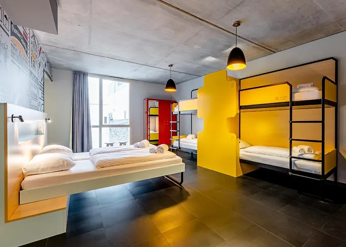 Meininger Gare Saint-jean Hotel 2*